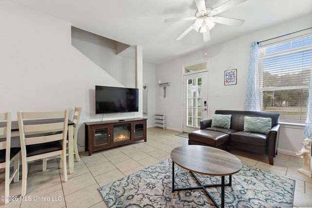 1270 Century Oaks, B, Gulfport, MS 39507