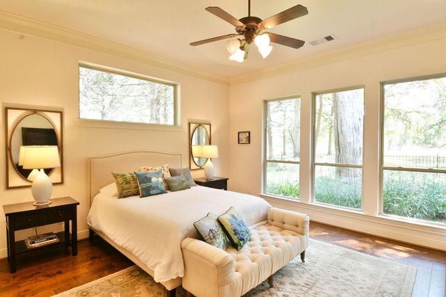 901 N Falls Drive, New Ulm, TX 78950