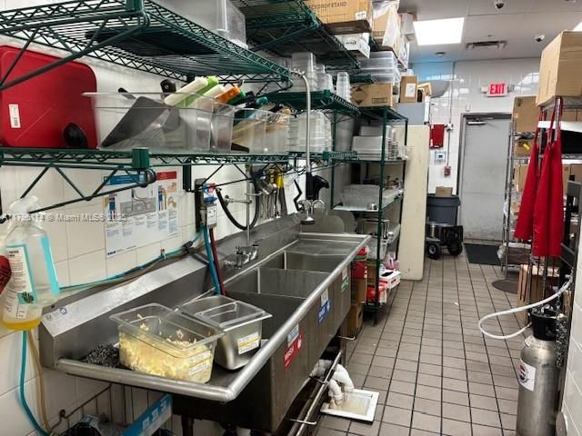 1678 NE SubShop, North Miami Beach, FL 33179