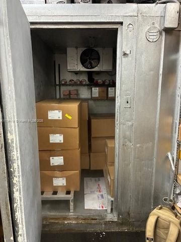 1678 NE SubShop, North Miami Beach, FL 33179