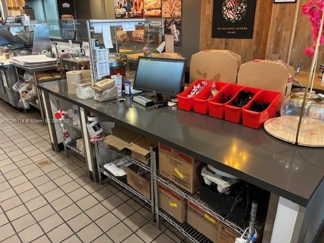 1678 NE SubShop, North Miami Beach, FL 33179