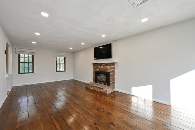 15 Edwards Rd, Foxboro, MA 02035