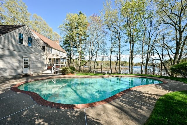 15 Edwards Rd, Foxboro, MA 02035