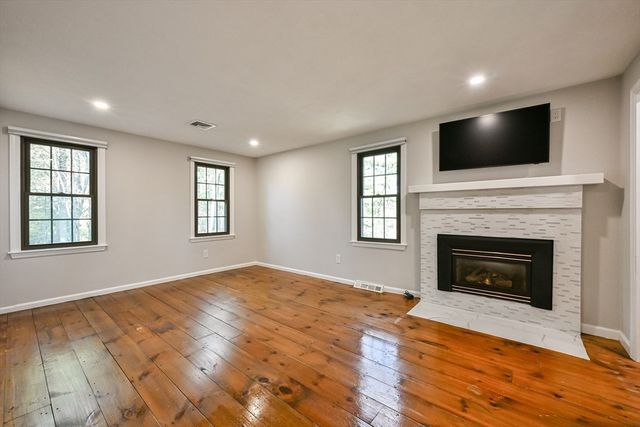 15 Edwards Rd, Foxboro, MA 02035