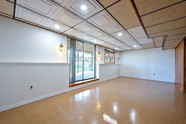 15 Edwards Rd, Foxboro, MA 02035
