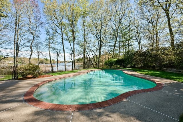 15 Edwards Rd, Foxboro, MA 02035