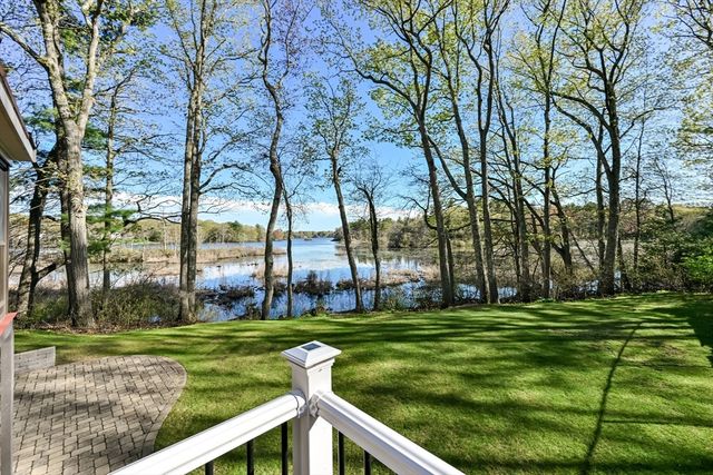 15 Edwards Rd, Foxboro, MA 02035