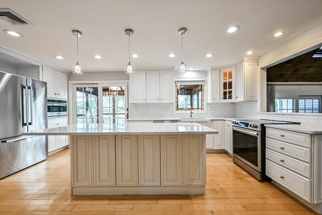 15 Edwards Rd, Foxboro, MA 02035