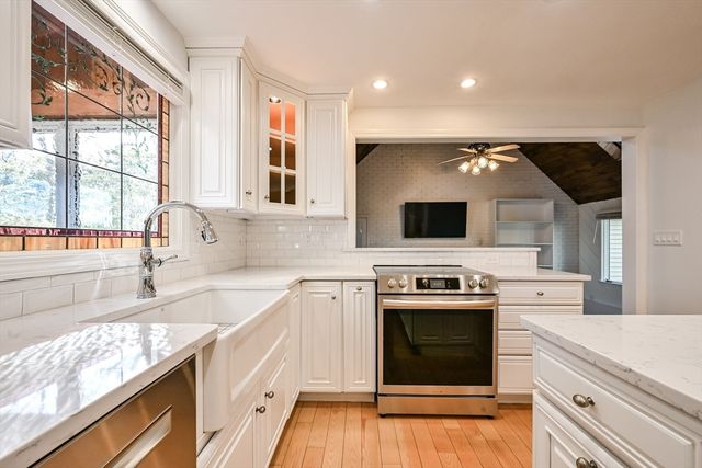 15 Edwards Rd, Foxboro, MA 02035