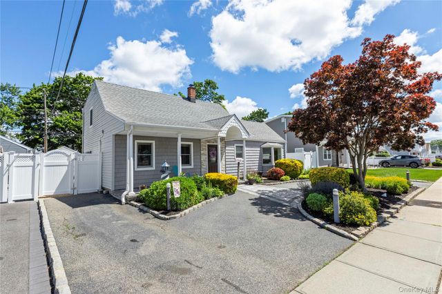 51 Cliff Lane, Levittown, NY 11756