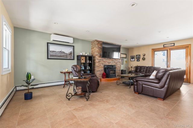 51 Cliff Lane, Levittown, NY 11756