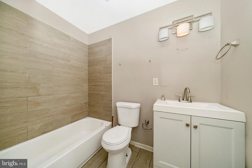 Image 6 of property listing at 1014 W LANVALE ST, Baltimore, MD 21217