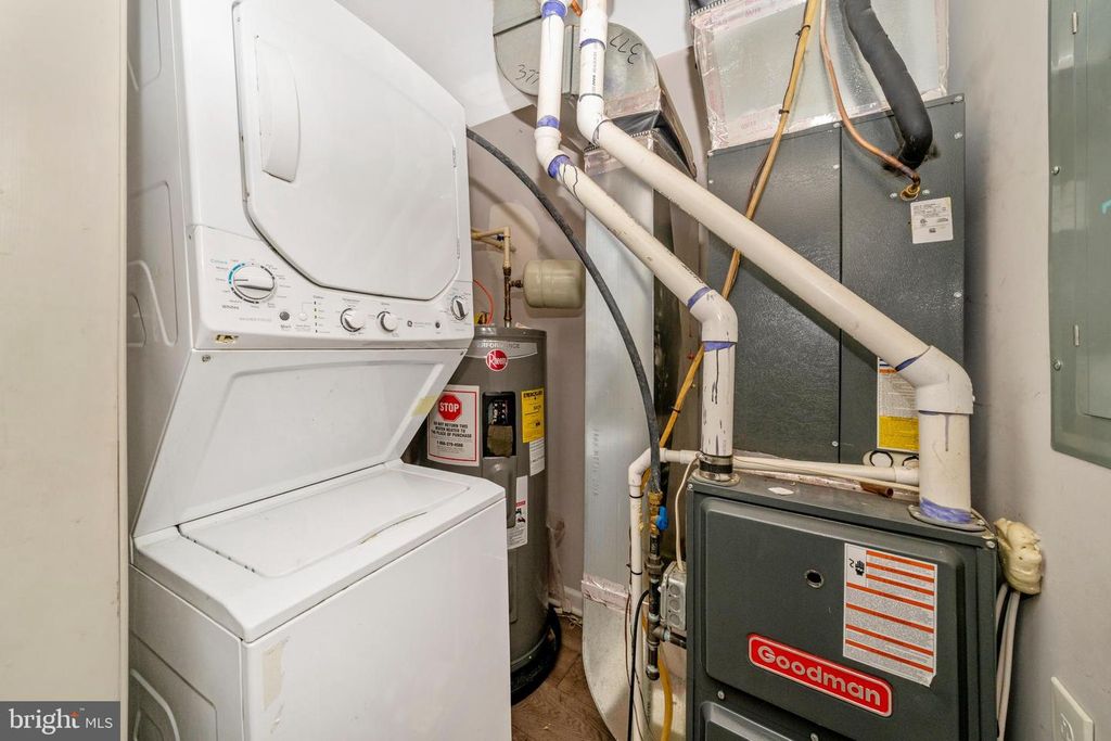 Image 7 of property listing at 1014 W LANVALE ST, Baltimore, MD 21217