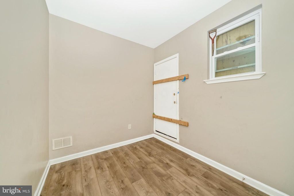 Image 8 of property listing at 1014 W LANVALE ST, Baltimore, MD 21217