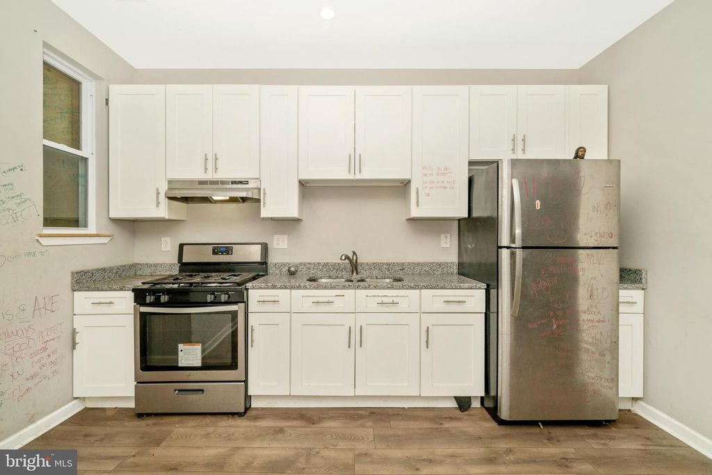 Image 14 of property listing at 1014 W LANVALE ST, Baltimore, MD 21217