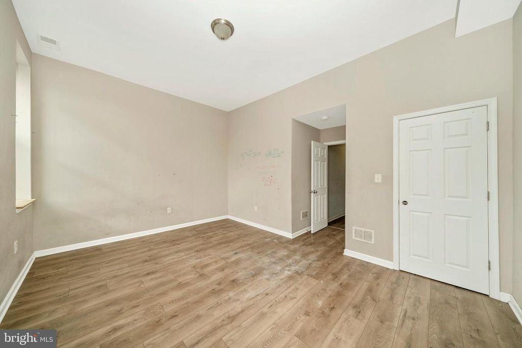 Image 20 of property listing at 1014 W LANVALE ST, Baltimore, MD 21217