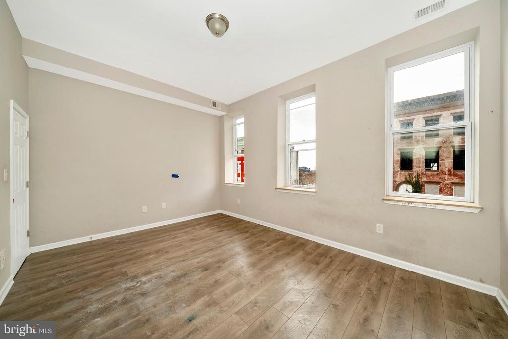Image 21 of property listing at 1014 W LANVALE ST, Baltimore, MD 21217