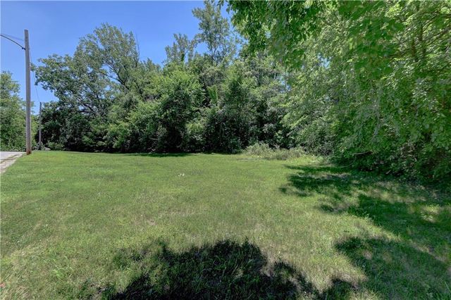 11511 Ridge Drive, Independence, MO 64054