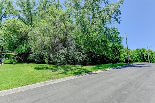 11511 Ridge Drive, Independence, MO 64054