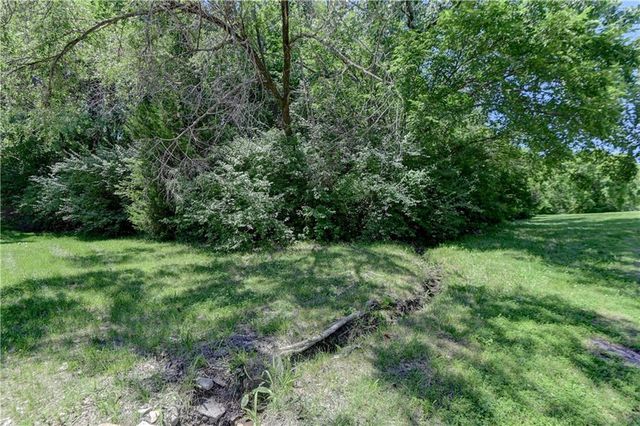 11511 Ridge Drive, Independence, MO 64054