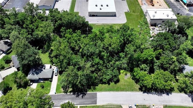 11511 Ridge Drive, Independence, MO 64054