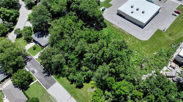 11511 Ridge Drive, Independence, MO 64054