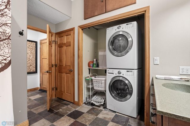 #12 Broadway 203, Fargo, ND 58102