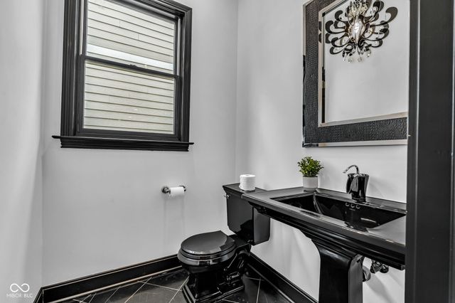 15268 Kampen Circle, Carmel, IN 46033