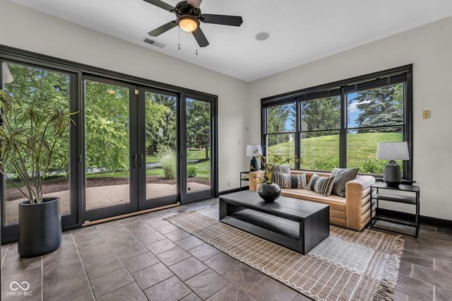 15268 Kampen Circle, Carmel, IN 46033