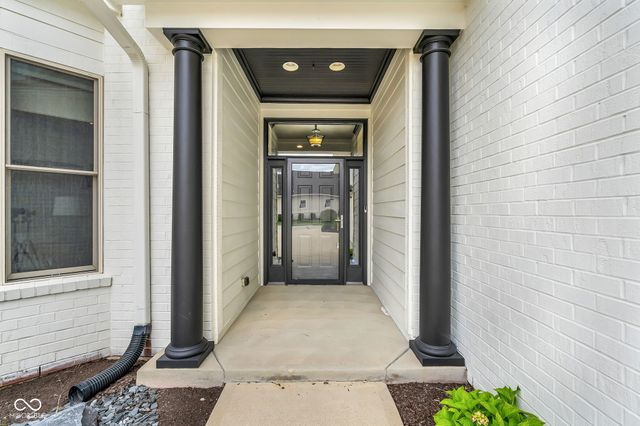 15268 Kampen Circle, Carmel, IN 46033