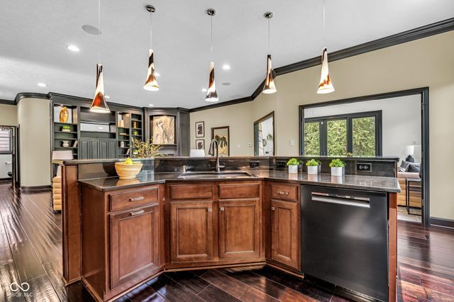 15268 Kampen Circle, Carmel, IN 46033