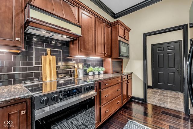 15268 Kampen Circle, Carmel, IN 46033