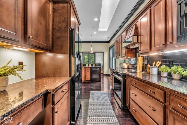 15268 Kampen Circle, Carmel, IN 46033