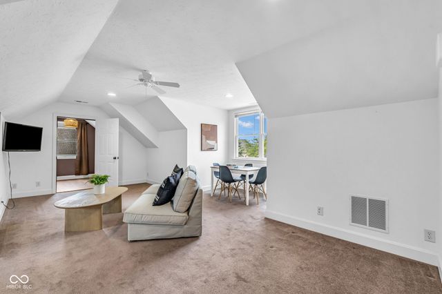 15268 Kampen Circle, Carmel, IN 46033