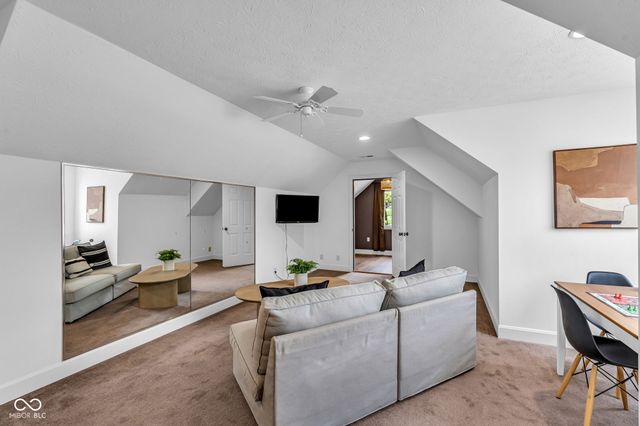 15268 Kampen Circle, Carmel, IN 46033
