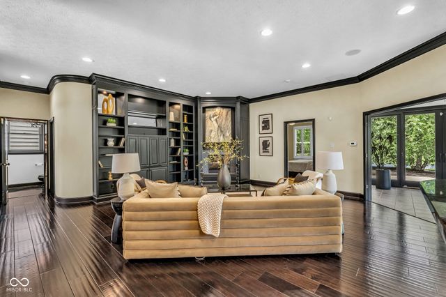 15268 Kampen Circle, Carmel, IN 46033