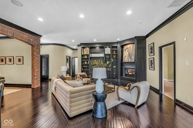 15268 Kampen Circle, Carmel, IN 46033