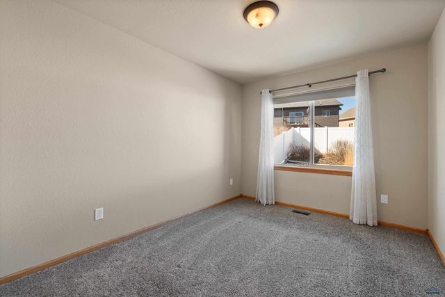 6800 MULBERRY DR, Summerset, SD 57718