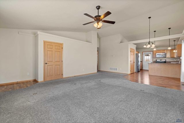 6800 MULBERRY DR, Summerset, SD 57718