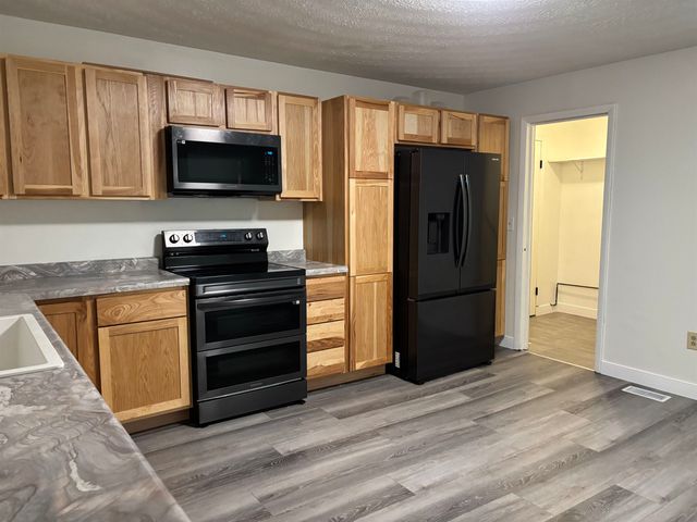 243 W 2nd St, Ceredo, WV 25507