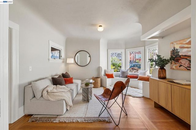 542 Chetwood St, Oakland, CA 94610