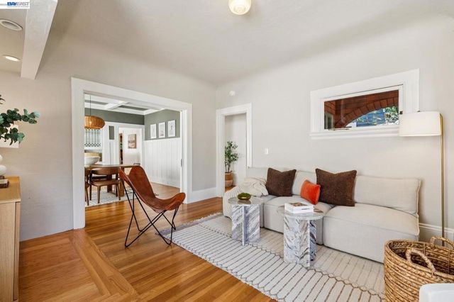542 Chetwood St, Oakland, CA 94610