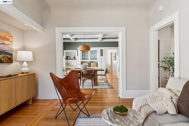 542 Chetwood St, Oakland, CA 94610