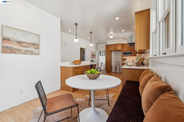 542 Chetwood St, Oakland, CA 94610