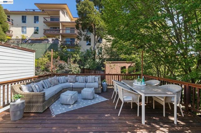 542 Chetwood St, Oakland, CA 94610
