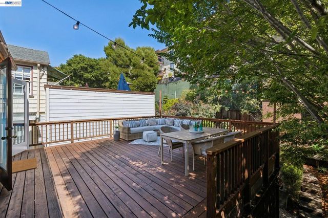 542 Chetwood St, Oakland, CA 94610