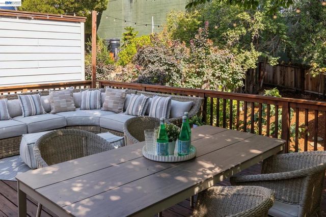 542 Chetwood St, Oakland, CA 94610