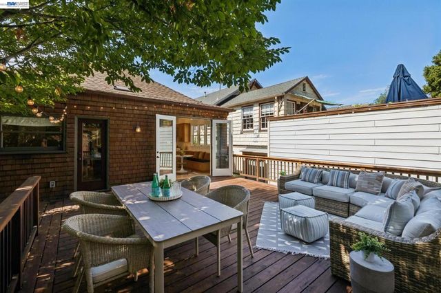 542 Chetwood St, Oakland, CA 94610