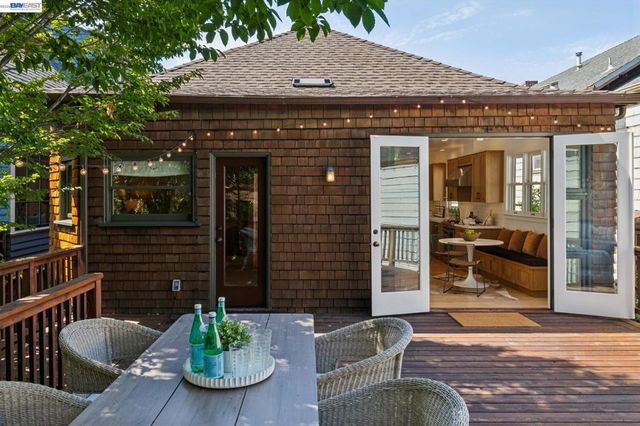 542 Chetwood St, Oakland, CA 94610