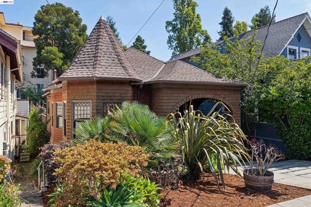 542 Chetwood St, Oakland, CA 94610